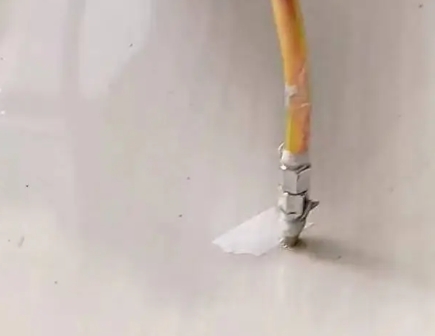 永兴瓷砖空鼓维修公司专业解答在瓷砖铺贴过程中，如果使用的砂料过粗（如全部使用了粗砂），可能会导致以下问题
